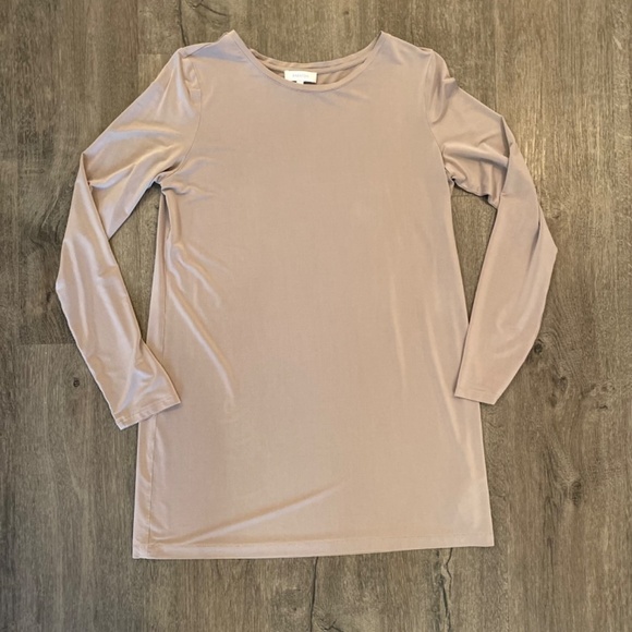 Aritzia Babaton Everyday Long T-Shirt, Nude, Medium - Picture 6 of 6